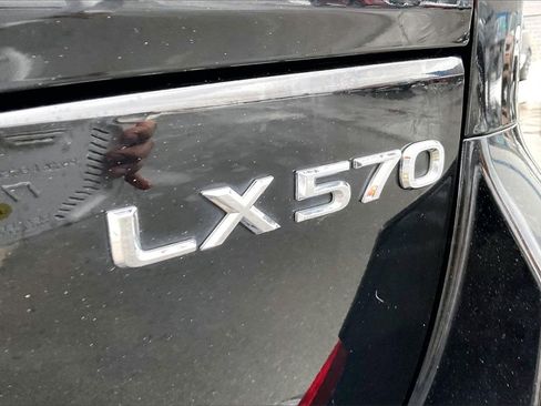 Used 2017 Lexus LX 570 4WD image 24
