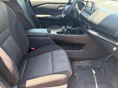 Used 2025 Nissan Rogue SV FWD image 15