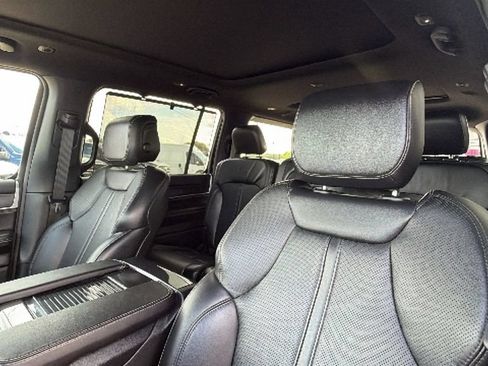 Used 2023 Jeep Wagoneer 4WD w/ Premium Group I image 16