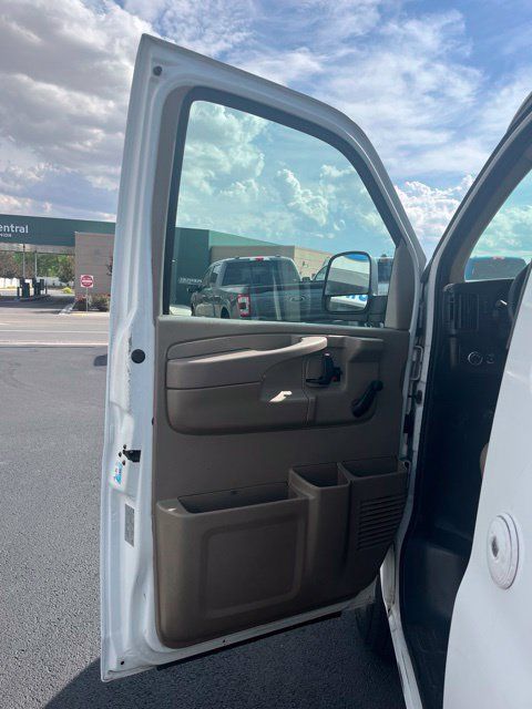 Used 2012 Chevrolet Express 2500 RWD image 26