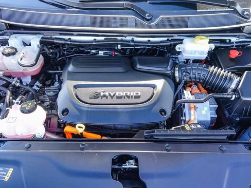 Certified 2024 Chrysler Pacifica Select image 25