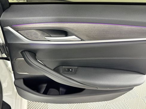 Used 2023 BMW 530e w/ M Sport Package image 27