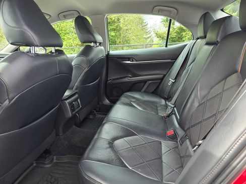 Used 2018 Toyota Camry XLE FWD image 17