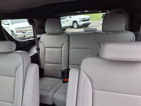 Used 2024 GMC Yukon SLT w/ SLT Luxury Package AWD/4WD image 38