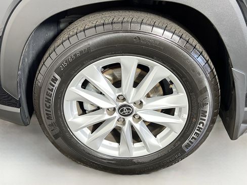 Used 2024 Toyota Corolla Cross LE w/ Moonroof Package AWD/4WD image 27