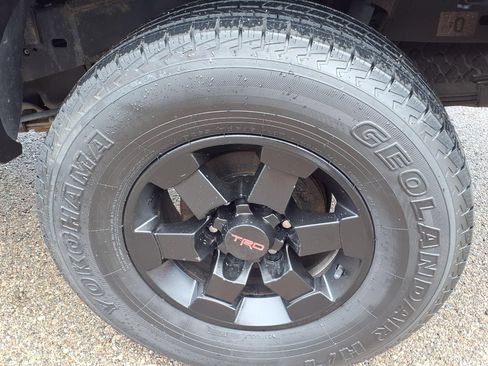 Used 2015 Toyota Tacoma PreRunner w/ TRD Off-Road Package RWD image 9