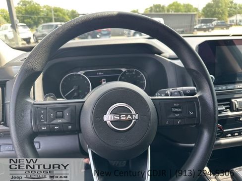 Used 2023 Nissan Pathfinder S image 18