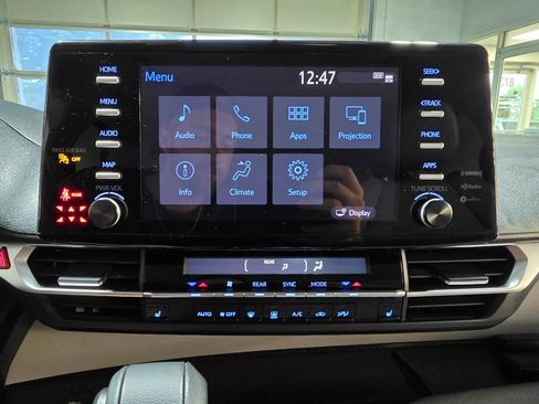 Used 2024 Toyota Sienna XLE FWD image 34