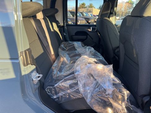 New 2026 Jeep Gladiator Sport image 13