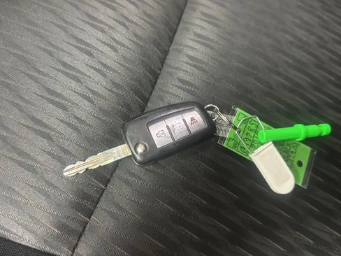 Used 2017 Nissan Rogue S FWD image 28