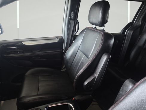Used 2018 Dodge Grand Caravan GT FWD image 21