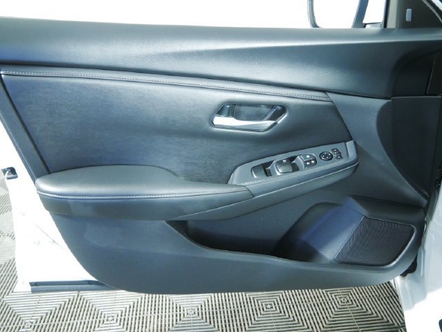 Used 2025 Nissan Sentra SV FWD image 18