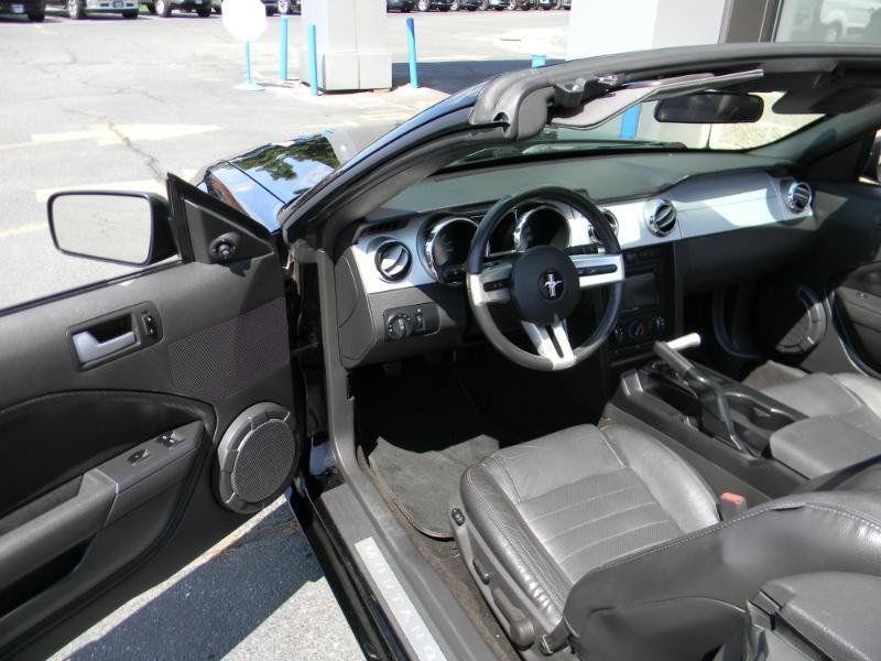 Used 2005 Ford Mustang GT RWD image 17