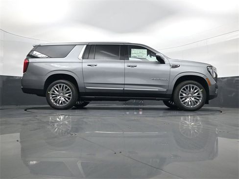 New 2026 GMC Yukon XL Elevation image 25