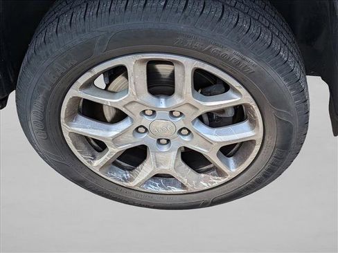 Used 2018 Jeep Renegade Latitude AWD/4WD image 5
