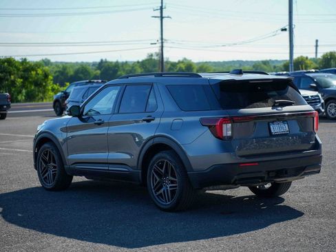 Used 2025 Ford Explorer ST-Line w/ ST-Line Street Pack AWD/4WD image 7