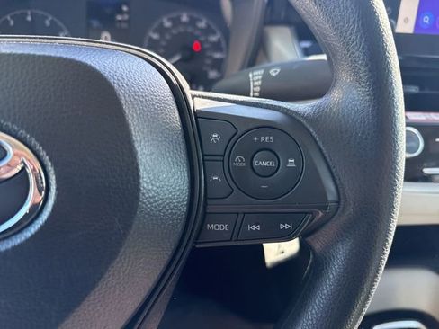 Used 2025 Toyota Corolla LE image 12