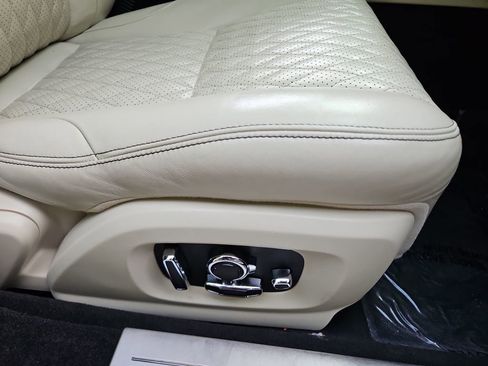 Used 2019 Jaguar XJ L Portfolio RWD image 27