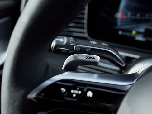 Used 2024 Mercedes-Benz GLS 63 AMG 4MATIC image 57