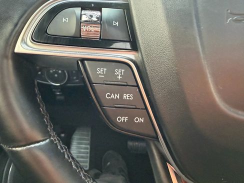 Used 2019 Lincoln Nautilus Reserve image 14