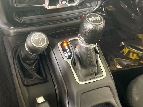 Used 2018 Jeep Wrangler Unlimited Sport S image 16