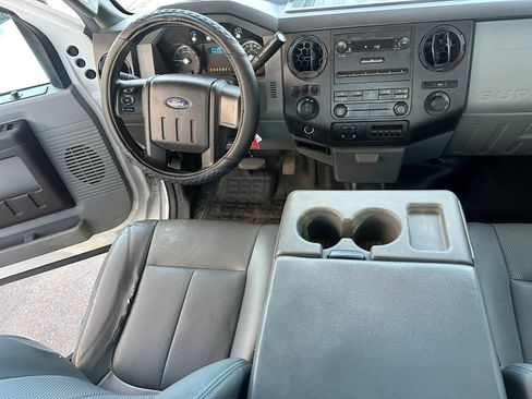 Used 2015 Ford F250 XL w/ Power Equipment Group RWD image 5