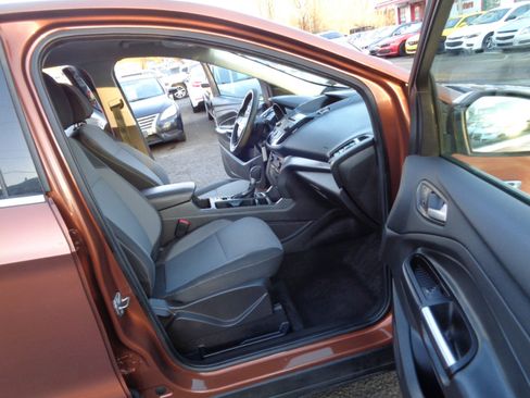 Used 2017 Ford Escape SE image 23