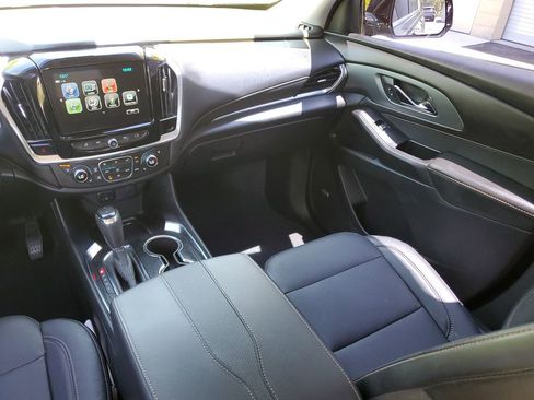 Used 2019 Chevrolet Traverse Premier w/ Driver Confidence II Package FWD image 18