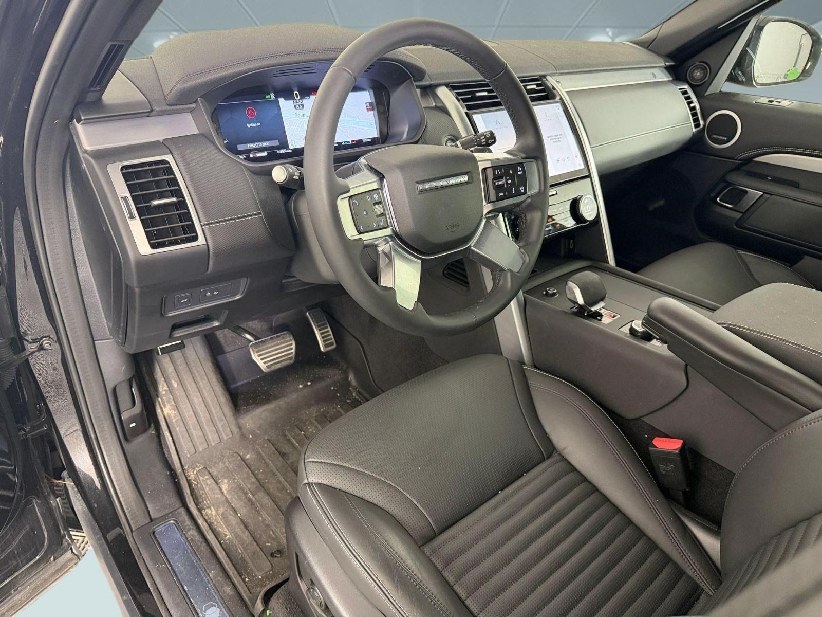 Used 2026 Land Rover Discovery Limited Edition AWD/4WD image 3