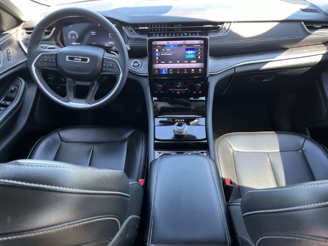 Used 2023 Jeep Grand Cherokee Limited RWD image 17
