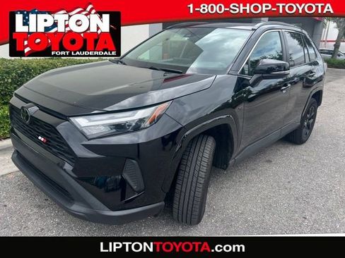 Used 2022 Toyota RAV4 XLE w/ Convenience Package FWD image 1