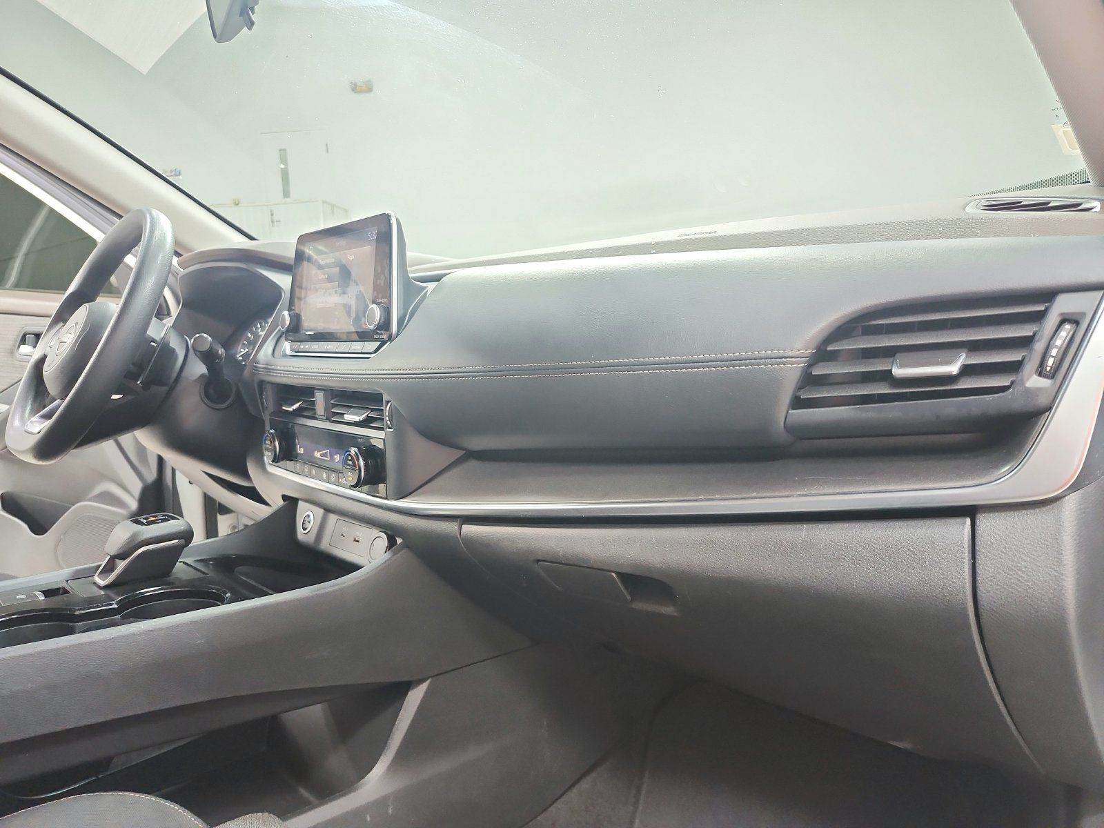 Used 2023 Nissan Rogue SV FWD image 38