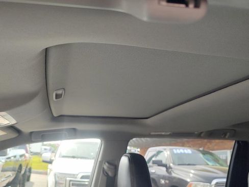 Used 2019 Toyota Highlander XLE AWD/4WD image 8