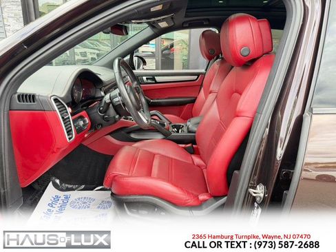 Used 2023 Porsche Cayenne Platinum Edition AWD/4WD image 11