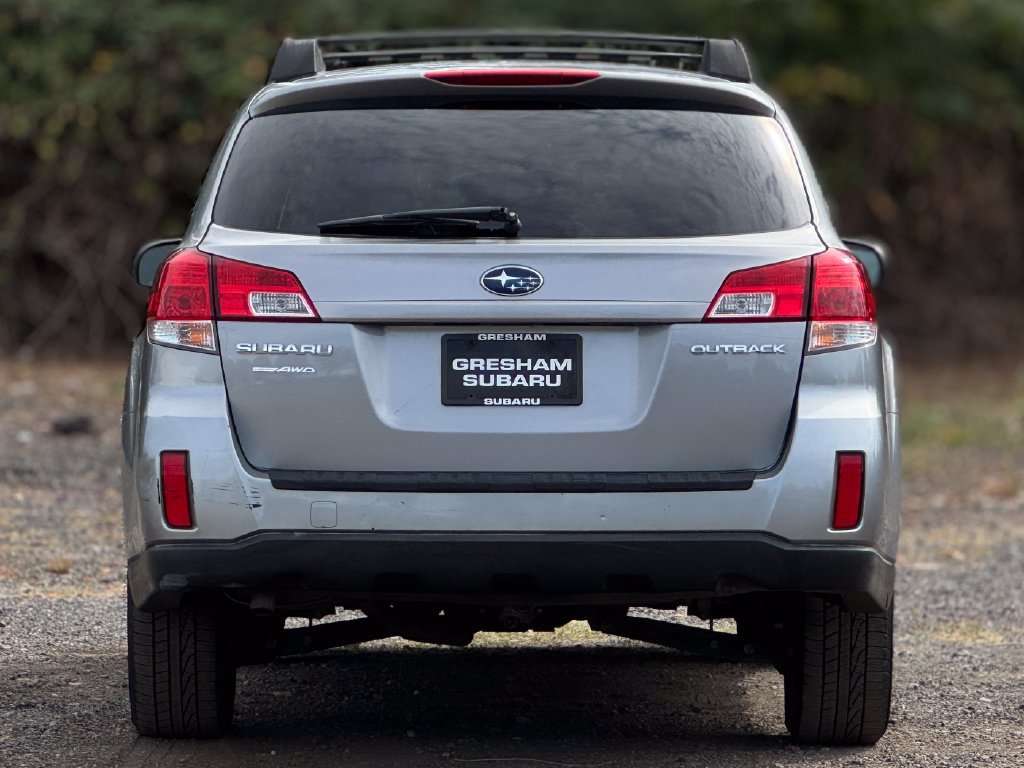 Used 2011 Subaru Outback 2.5i Premium AWD/4WD image 6