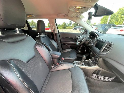Used 2021 Jeep Compass Latitude FWD image 3