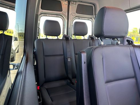 Used 2025 Mercedes-Benz Sprinter 2500 image 22