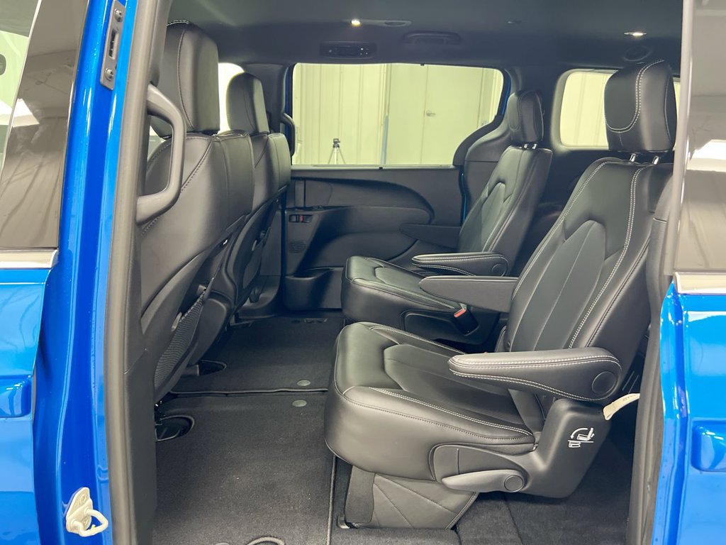 New 2026 Chrysler Pacifica Select AWD/4WD image 22