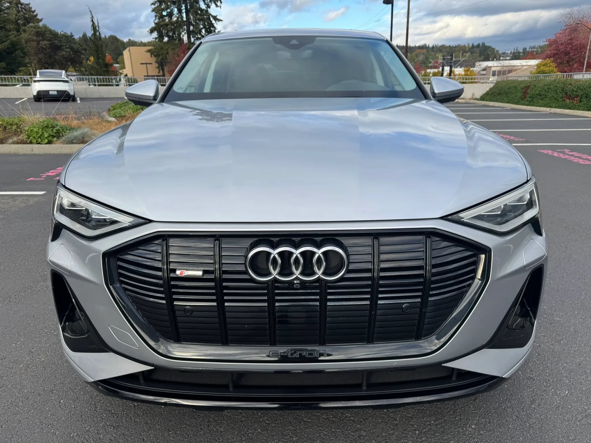 Used 2021 Audi e-tron Premium Plus w/ Premium Plus Package AWD/4WD image 3