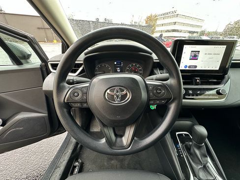 Used 2025 Toyota Corolla LE image 13