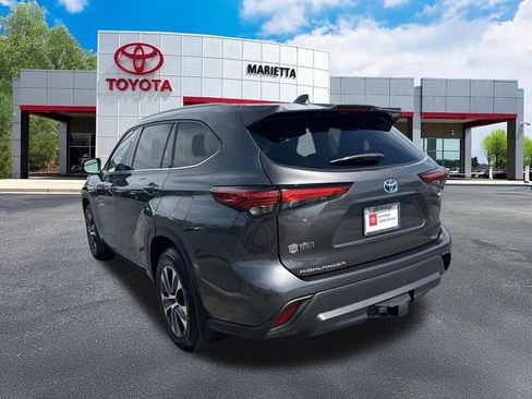 Used 2022 Toyota Highlander XLE AWD/4WD image 29