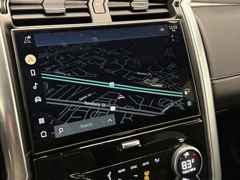 Used 2024 Land Rover Discovery Dynamic SE image 21