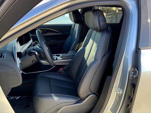 New 2025 Cadillac Lyriq Luxury image 12