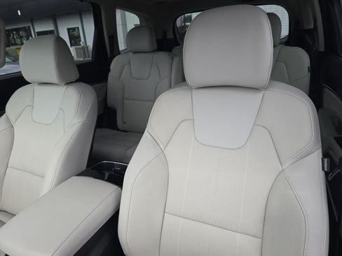 Certified 2025 Kia Telluride SX w/ SX Captain's Chair Package FWD image 23