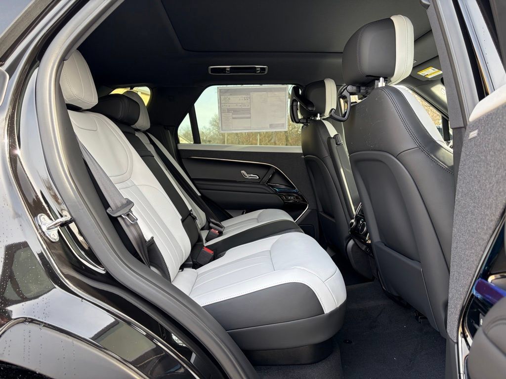 New 2026 Land Rover Range Rover Sport Dynamic SE AWD/4WD image 17