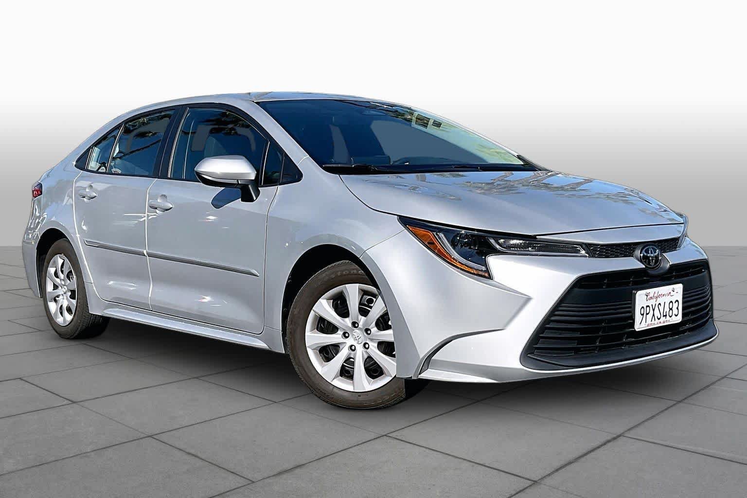 Used 2024 Toyota Corolla LE FWD image 2