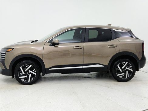 Used 2025 Nissan Kicks SV w/ Charging Package FWD image 2