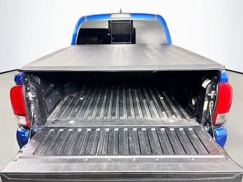 Used 2018 Toyota Tacoma TRD Sport image 28