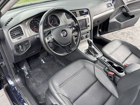 Used 2017 Volkswagen Golf SE image 21