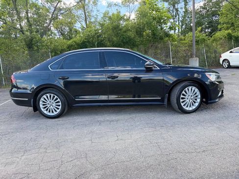 Used 2017 Volkswagen Passat 1.8T SE w/ SE Lighting Package FWD image 2